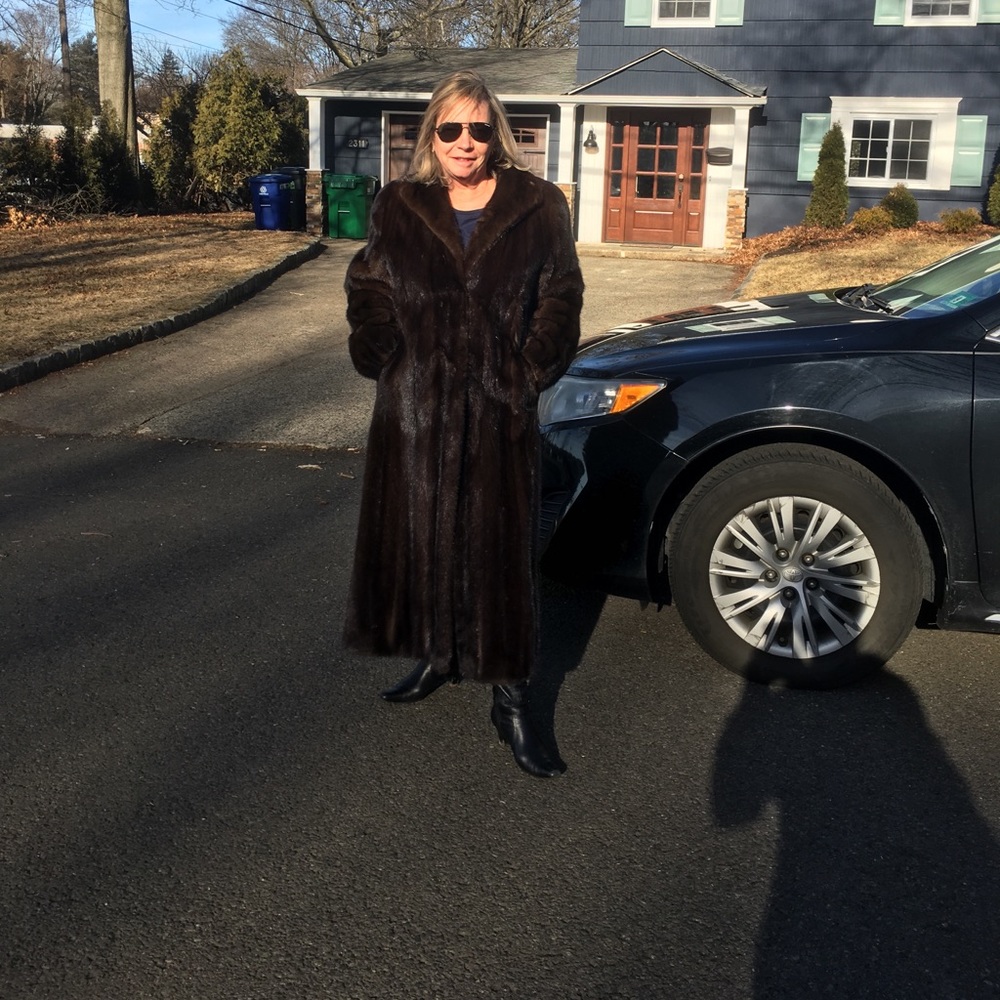 BEAUTIFUL MINK FUR COAT!! PERFECT CONDITION